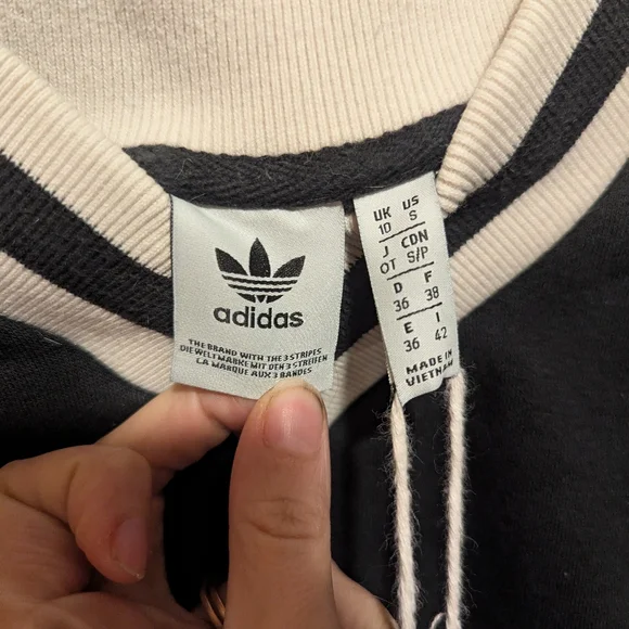 Adidas Women’s Black Spell-Out Sweatshirt Size Small Vneck Varsity - Picture 4 of 6